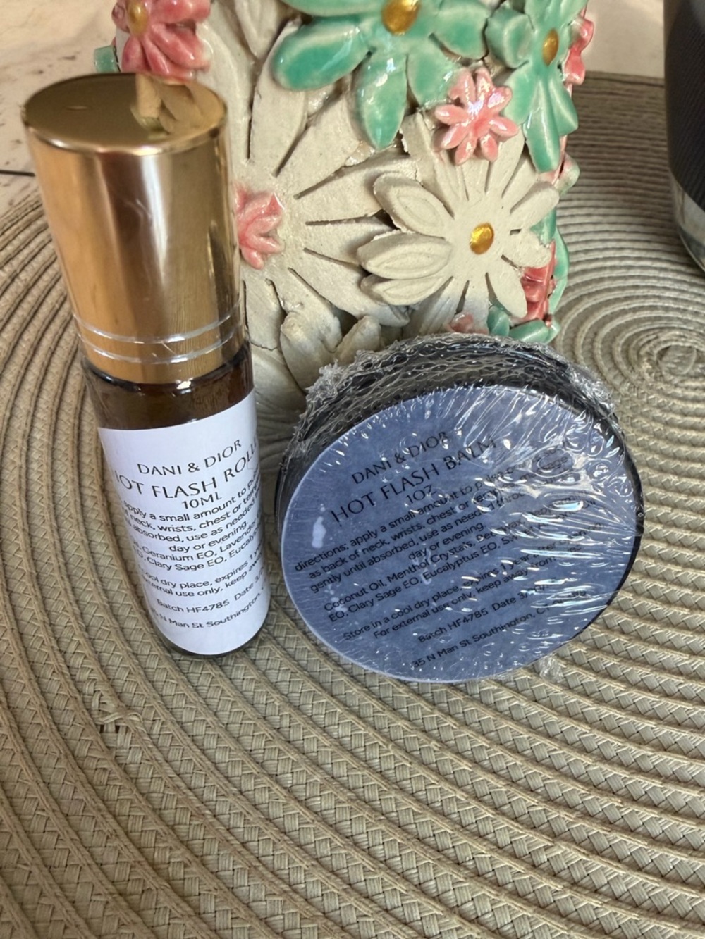 DANI & DIOR Hot Flash Balm & Roll-On Set - Holographic Pouch - Picture 5 of 7